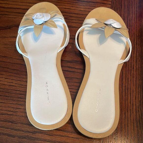 Olivor 3-D Floral Appliqué Slide Sandals Tan White - Picture 11 of 12